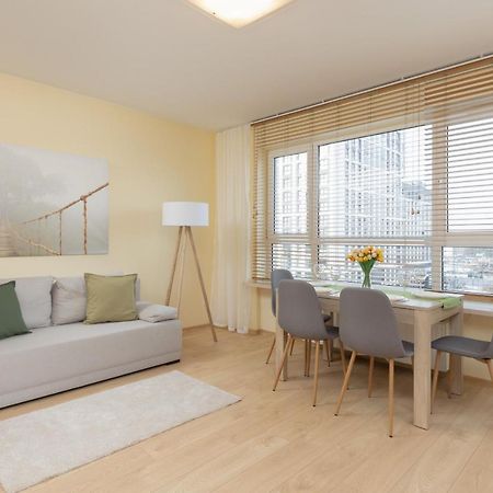 Praga Family Apartment With Parking By Noclegi Renters وارسو المظهر الخارجي الصورة