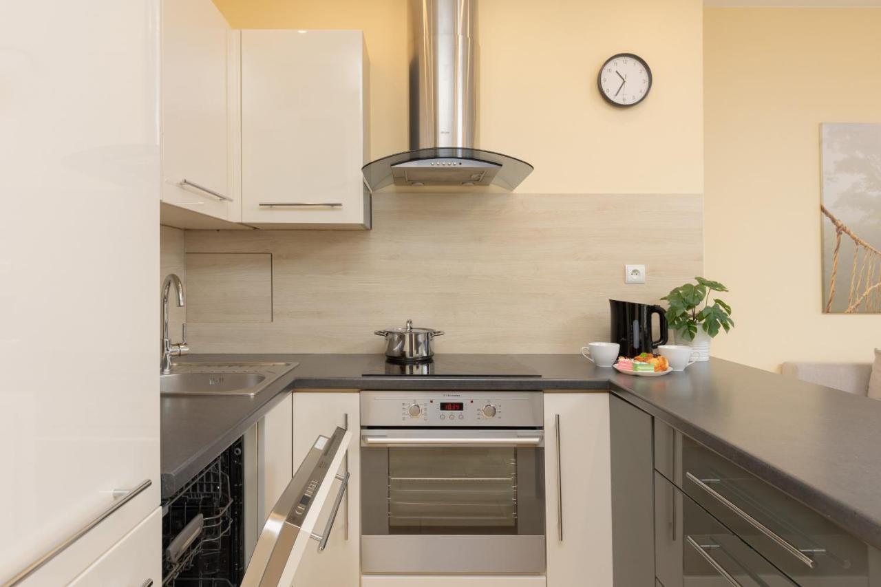 Praga Family Apartment With Parking By Noclegi Renters وارسو المظهر الخارجي الصورة