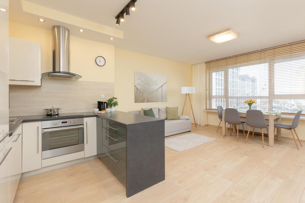 Praga Family Apartment With Parking By Noclegi Renters وارسو المظهر الخارجي الصورة
